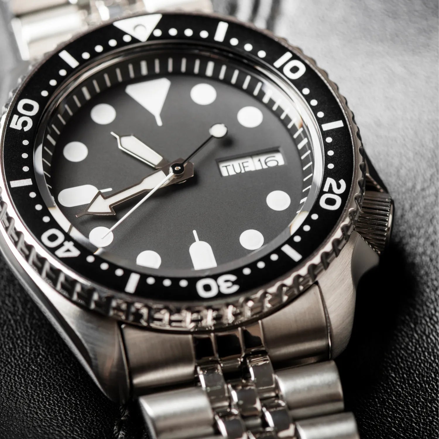 Close-up of a classic, minimalist men's watch from Basic Clothes Co. on a wrist, showcasing its timeless design and quality.