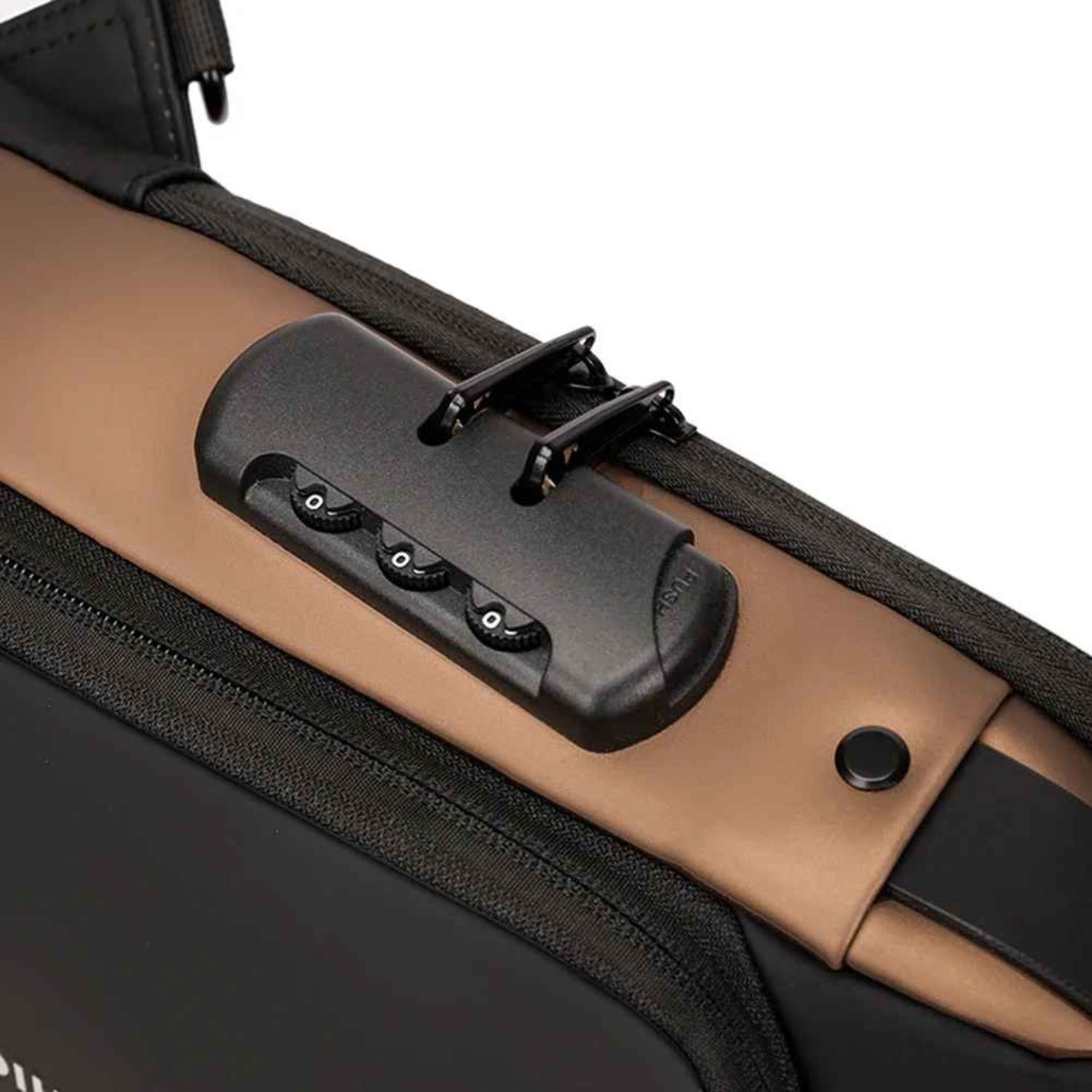 High-quality, smooth-glide zipper on the Basic Clothes Co. anti-theft crossbody bag, demonstrating durability.